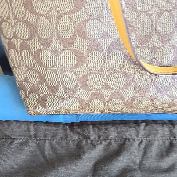 Coach Tan and Yellow Womens Tote Bag 17.5" x 11" x 6" w/ Dust Bag 23" x 19" 8" - Picture 5 of 16